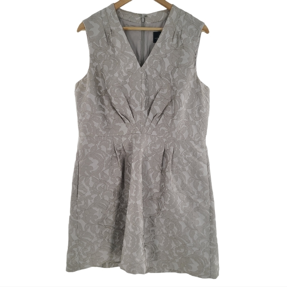 Adrianna Papell Silver Dress V- Neck Sleeveless Party Cocktail Brocade Size 14